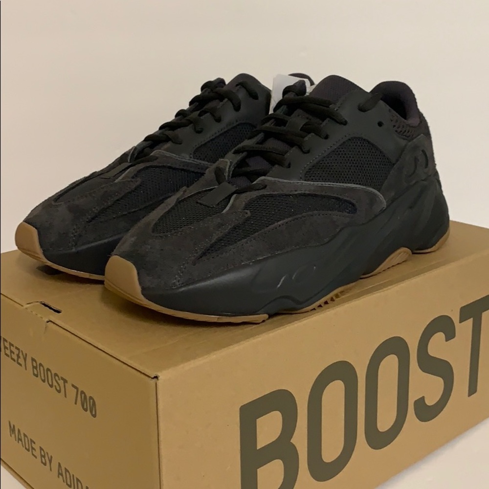 🆕 Adidas Yeezy 700 “Utility Black”